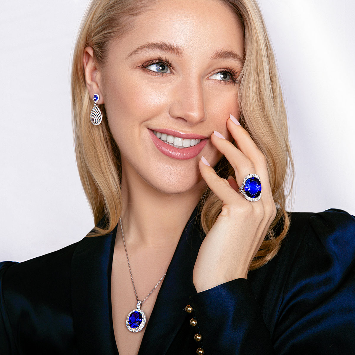 18k White Gold AAAA+ Tanzanite & Diamond Pendant